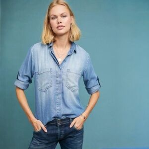EUC. Cloth & Stone {Anthro} Light Blue Chambray Button Down Denim Shirt | XS